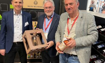 PRO WEIN 2024: 0,75-Liter-Mehrwegflasche für Wein mit iF Design Award 2024 ausgezeichnet
